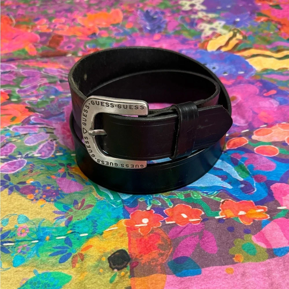 Guess ? USA Vintage Black Leather Belt Distressed Retro Silver Buckle Size M